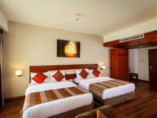 Colombo 04 Hotel | Oceanfront Bliss at The Ocean Colombo - 4 Star Escape