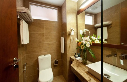 Colombo 04 Hotel | Ocean Colombo: Accessible Spa Retreat with Stunning Views
