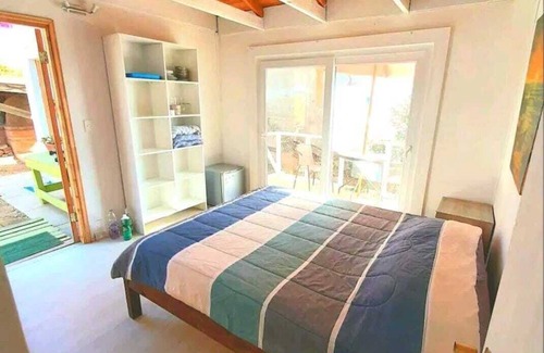 El Quisco Bed & Breakfast | Budget-Friendly Stay at The Ocean Hostel with Breakfast & Kitchen