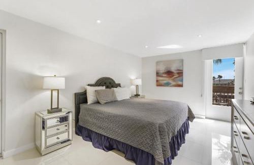 South Padre Island House | Beachfront Bliss: 4-Star Resort with Pool & Ocean Views