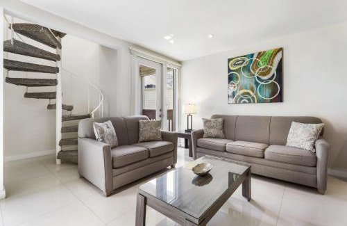 South Padre Island House | Beachfront Bliss: 4-Star Resort with Pool & Ocean Views