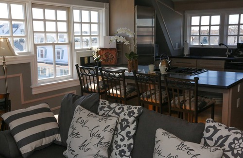 Ocean Grove Hotel | Ocean Plaza: Guest Rated 9.2 with Ocean Views & Hot Tub