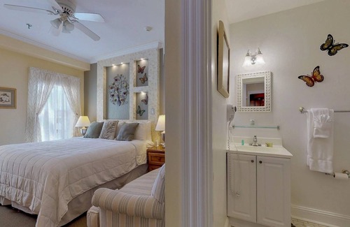 Ocean Grove Hotel | Ocean Plaza: Guest Rated 9.2 with Ocean Views & Hot Tub
