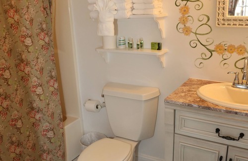 Ocean Grove Hotel | Ocean Plaza: Guest Rated 9.2 with Ocean Views & Hot Tub