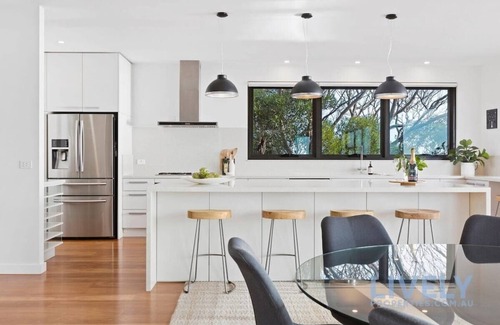 Mount Martha House | Ocean's Edge: Premier Entertainer with Breathtaking Views