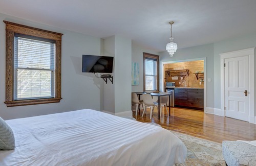 Lunenburg Apartment | The Ocean Suite Couple's Escape Lunenburg