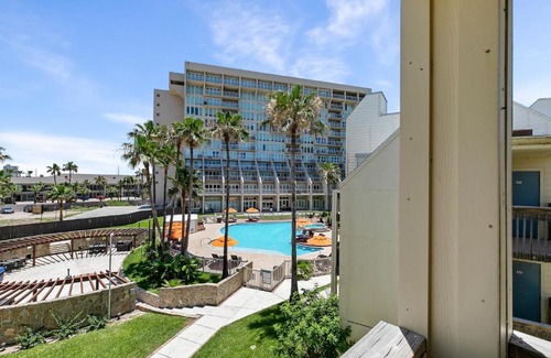 South Padre Island House | Beachfront Resort with Pool View - Rated 9/10 by Guests