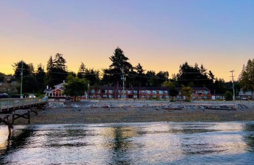 Davis Bay Hotel | Oceanside Retreat with Ocean Views and Pet-Friendly Perks