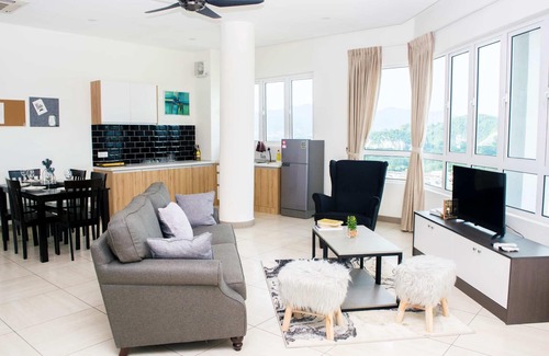 Taman Jubilee House | Family-Friendly Stay at The Octagon Ipoh with Pool Access