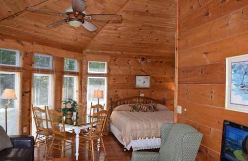 Townsend Bed & Breakfast | Experience the Octagon Suite at Country Manor Inn