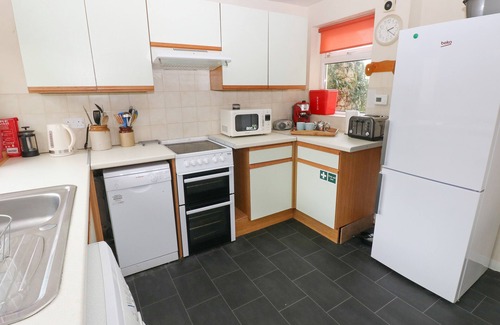 Vale of Glamorgan Cottage | Pet-Friendly Getaway: The Old Bakehouse in Llantwit Major