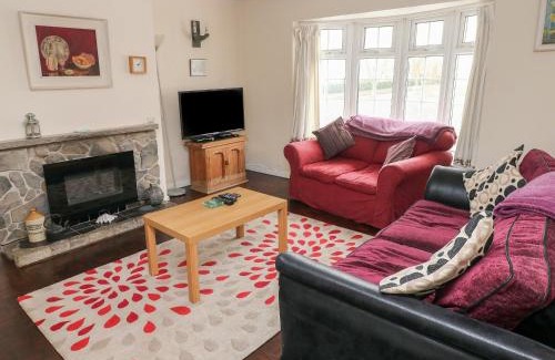 Vale of Glamorgan House | Pet-Friendly Retreat at The Old Bakehouse – Rated 8.7/10