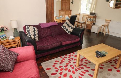 Vale of Glamorgan House | Pet-Friendly Retreat at The Old Bakehouse – Rated 8.7/10