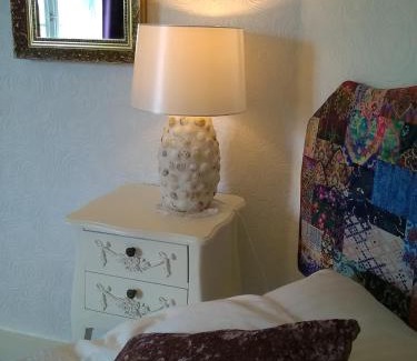 Chateauneuf-du-Faou Bed & Breakfast | Cozy Retreat at The Old Bakery with Breakfast Included