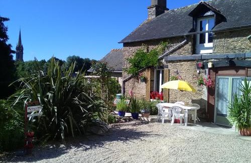Chateauneuf-du-Faou Bed & Breakfast | Cozy Retreat at The Old Bakery with Breakfast Included