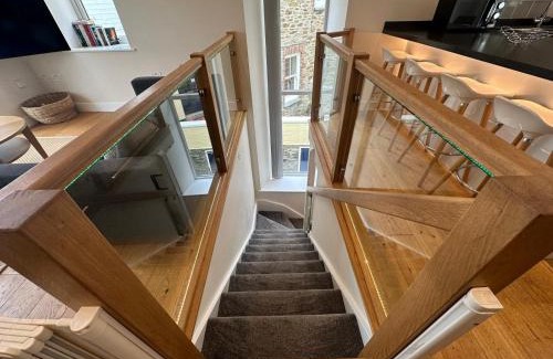 Fowey Apartment | Discover The Old Bakery: Oceanfront Family Retreat