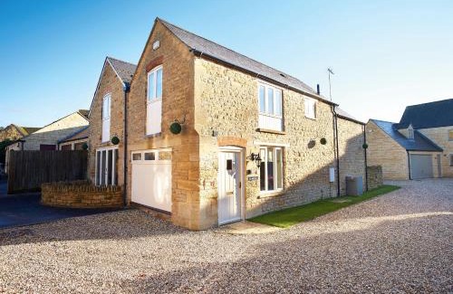 Kingham House | Pet-Friendly Retreat at The Old Bakery Awaits You!