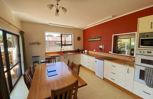 Collingwood House | Cozy Waterfront Retreat: The Old Bakery in Collingwood