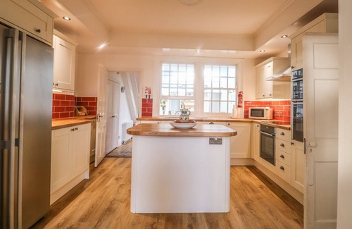 Mevagissey Cottage | Pet-Friendly Stay at The Old Bank House in Mevagissey