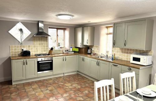 West Parley House | Family-Friendly Retreat at The Old Barn - Bramble Farm Cottages