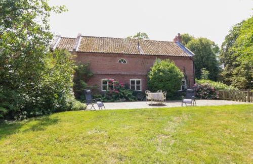 Glentham House | Explore The Old Barn: A Family-Friendly Getaway