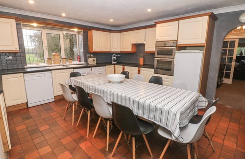 Farley Cottage | Unforgettable Stay at The Old Barn with Family-Friendly Amenities