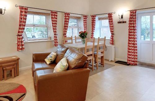 Driffield House | Discover The Old Barn: Family & Pet Friendly Retreat