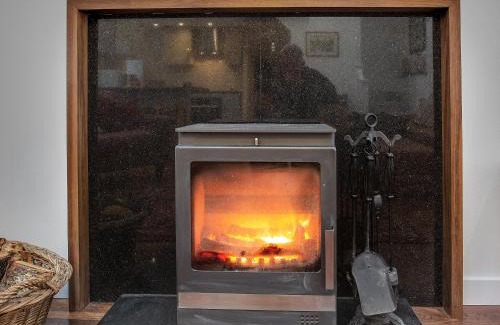 Auchtermuchty House | Experience The Old Barn: Guest Rated 10/10 with Hot Tub