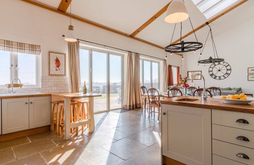 Witney Cottage | Outstanding Old Barn in Witney - Perfect for 6 Guests