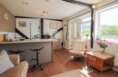 Llansantffraid-ym-Mechain Cottage | Discover The Old Beams at Pont Y Forwyn in Llansantffraidd