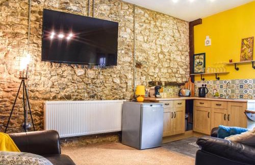 Pentrefelin House | The Old Boot Room: Family & Pet Friendly Retreat