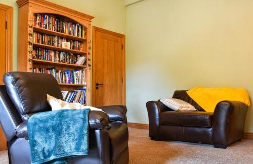 Pentrefelin House | The Old Boot Room: Family & Pet Friendly Retreat