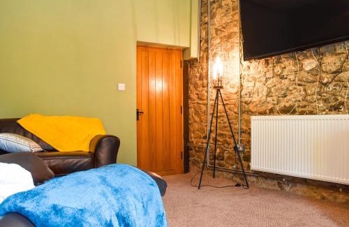 Pentrefelin House | The Old Boot Room: Family & Pet Friendly Retreat
