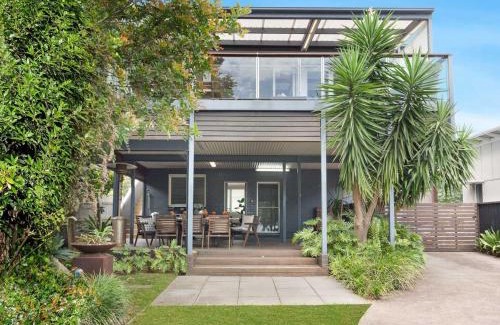 Currarong House | Pet-Friendly Retreat at The Old Bottleshop - Rated 9/10