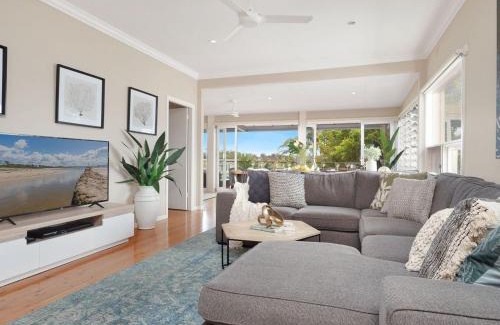 Currarong House | Pet-Friendly Retreat at The Old Bottleshop - Rated 9/10