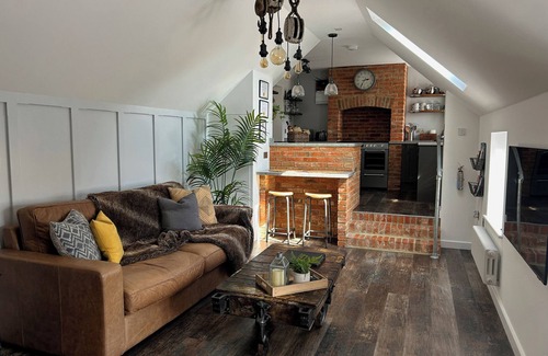Ningwood Cottage | Romantic Getaway at The Old Brewhouse & Piggery, Shalfleet