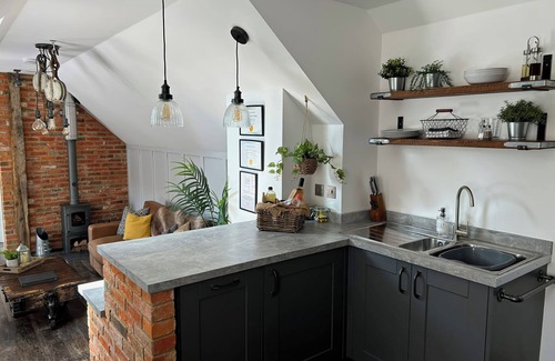 Ningwood Cottage | Romantic Getaway at The Old Brewhouse & Piggery, Shalfleet