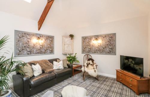 Helford Passage House | Discover The Old Byre: Pet Friendly with 9.7 Rating