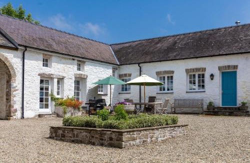 Llandefeilog House | Timeless Elegance at The Old Carriage Court - Rated 10/10