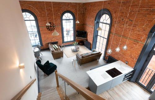 Edwinstowe Apartment | Remarkable Old Chapel Apartments with Family-Friendly Amenities
