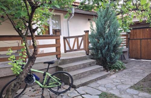 Razlog House | The Old Cherry House