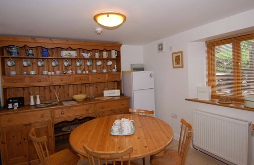 Wookey Cottage | Inviting Old Cider Barn: Cozy Cottage with Garden in Wells