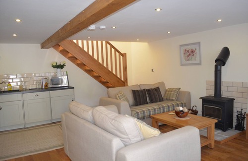 West Compton Cottage | Cozy Dog-Friendly Cottage in Dorset's Scenic Beauty