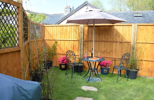 West Compton Cottage | Cozy Dog-Friendly Cottage in Dorset's Scenic Beauty