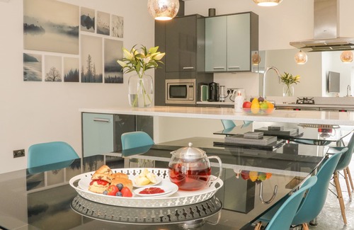 Braunton Cottage | Family-Friendly Old Coach House with Hot Tub in Braunton