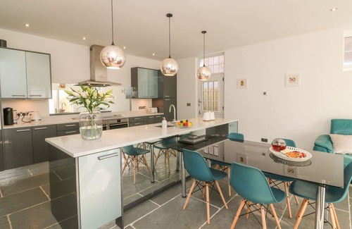 Braunton Cottage | Family-Friendly Old Coach House with Hot Tub in Braunton