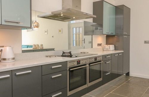 Braunton Cottage | Family-Friendly Old Coach House with Hot Tub in Braunton