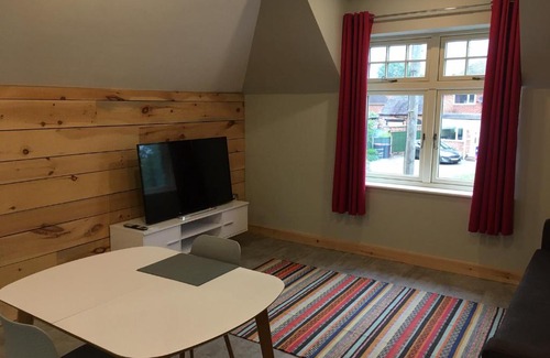 Polesworth Apartment | Charming The Old Coach House - Rated 9.5/10, Family-Friendly!