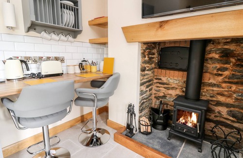 Tirabad Cottage | Romantic Retreat at The Old Cobblers Shop with Hot Tub