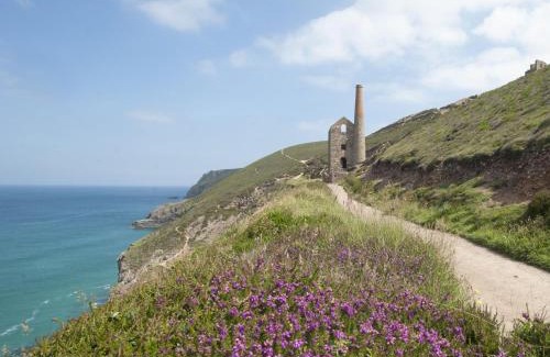 St. Agnes House | Family-Friendly Retreat at The Old Cornstore Awaits You